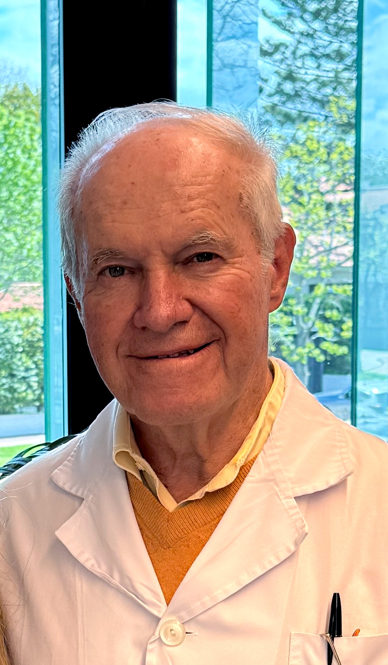 Dr. Miguel Martínez